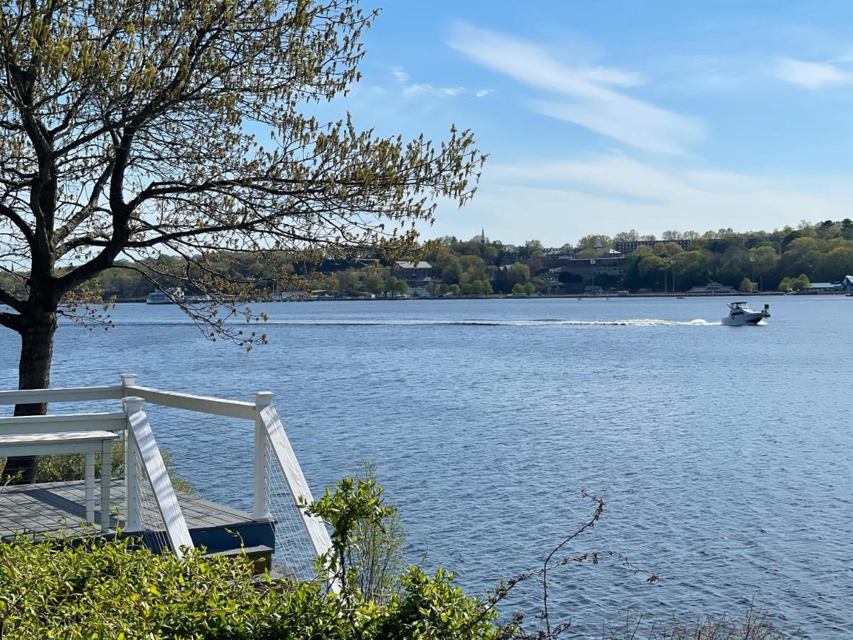Waterfront Home With A View グロトン エクステリア 写真