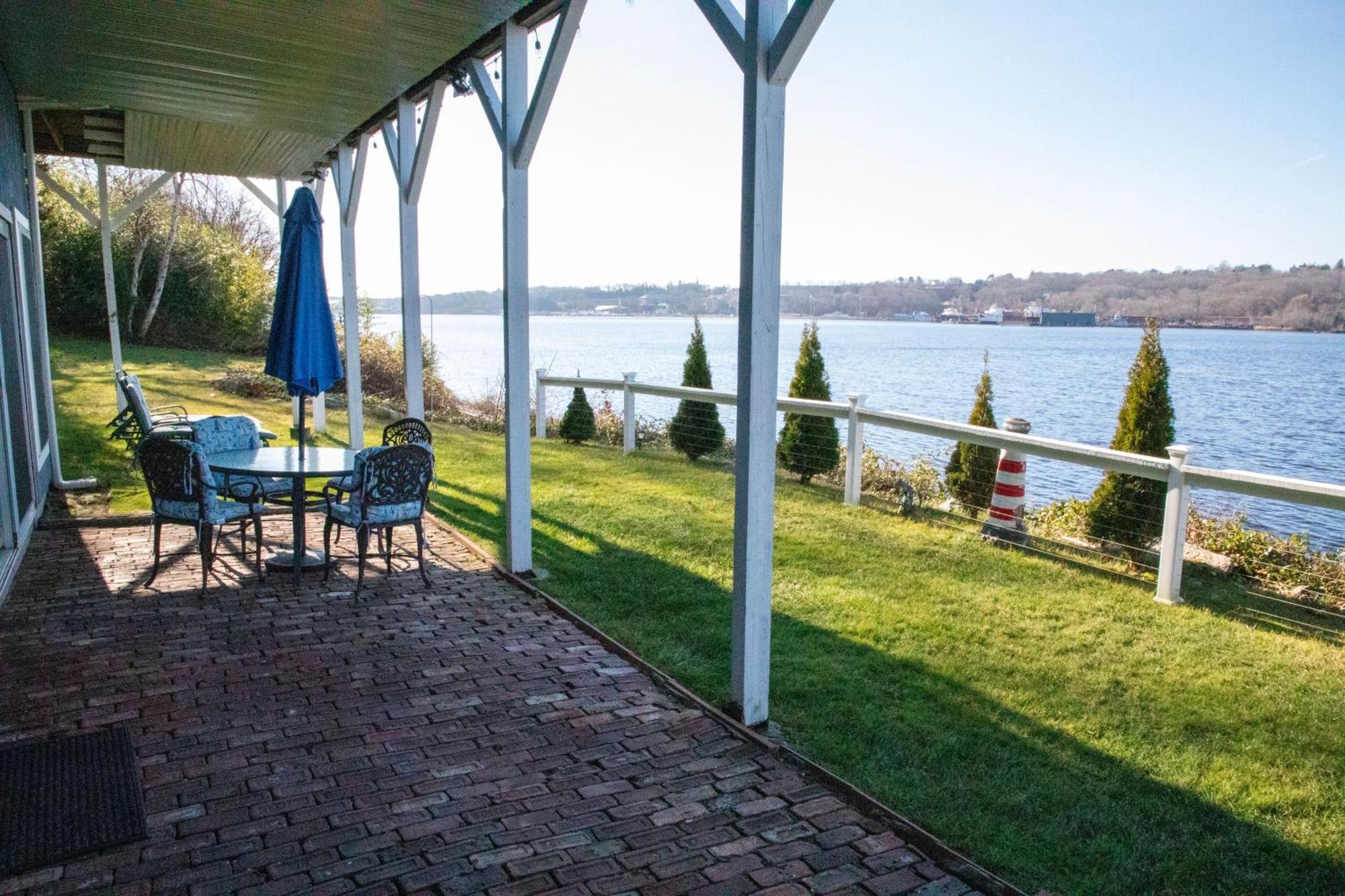 Waterfront Home With A View グロトン エクステリア 写真