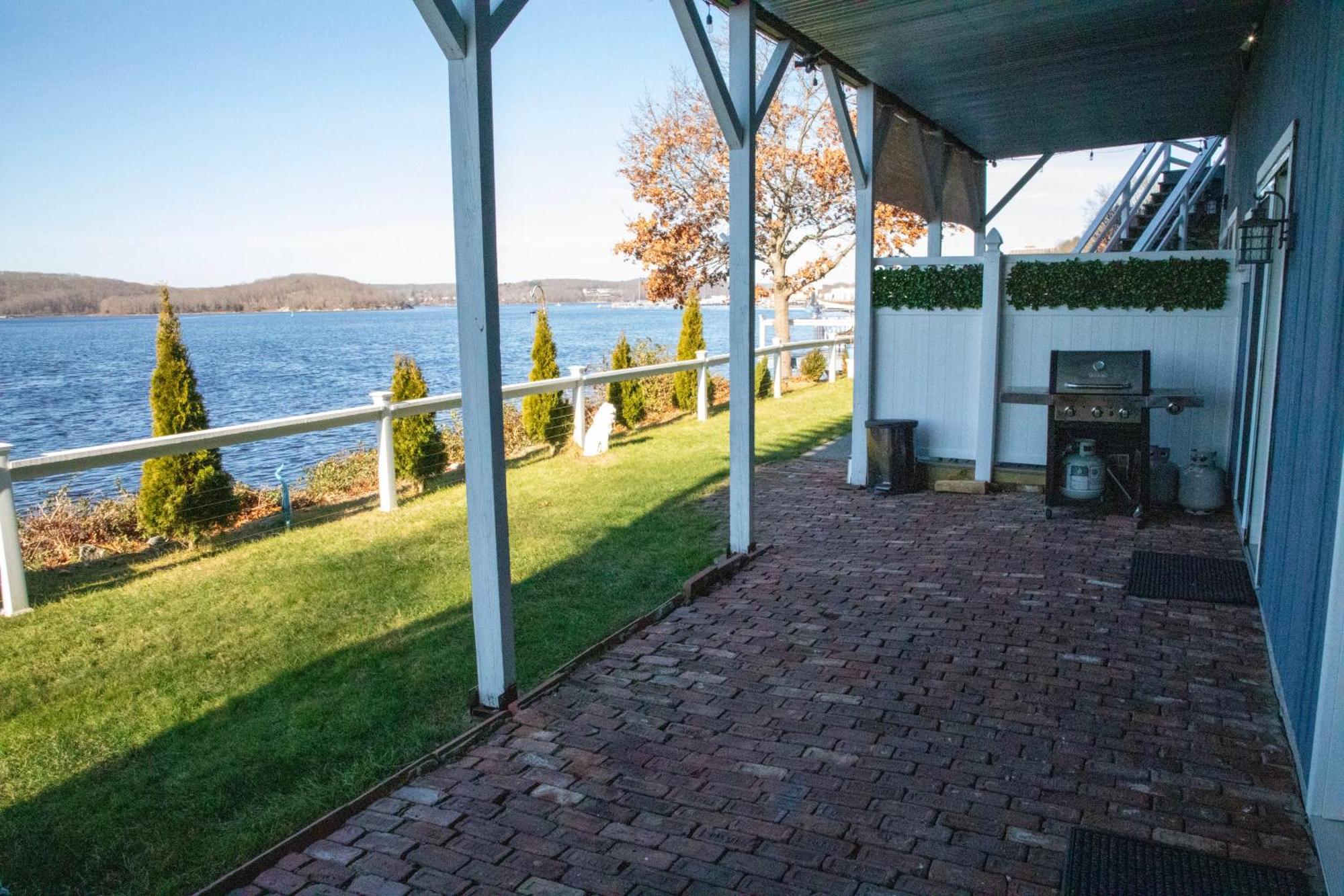 Waterfront Home With A View グロトン エクステリア 写真