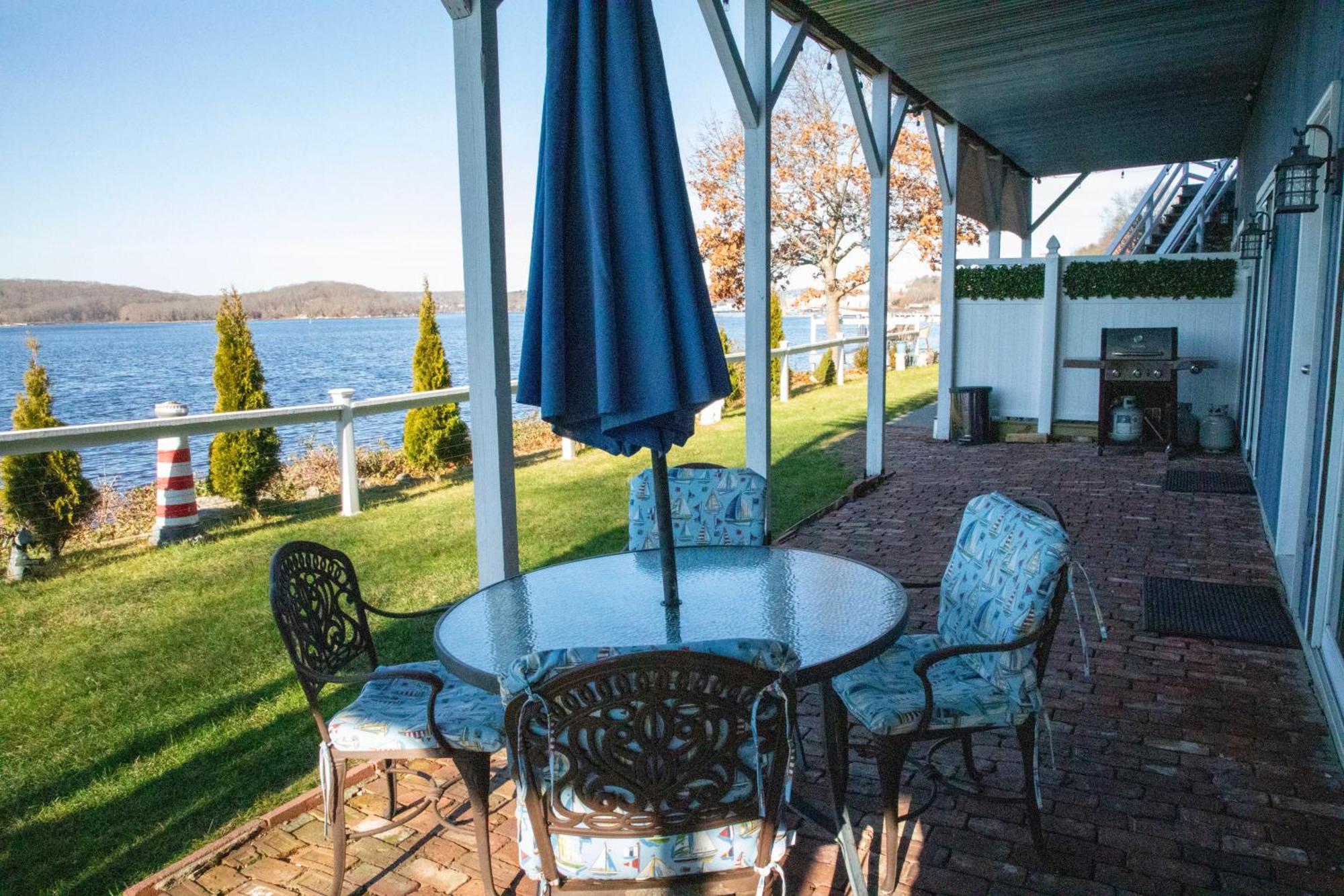 Waterfront Home With A View グロトン エクステリア 写真