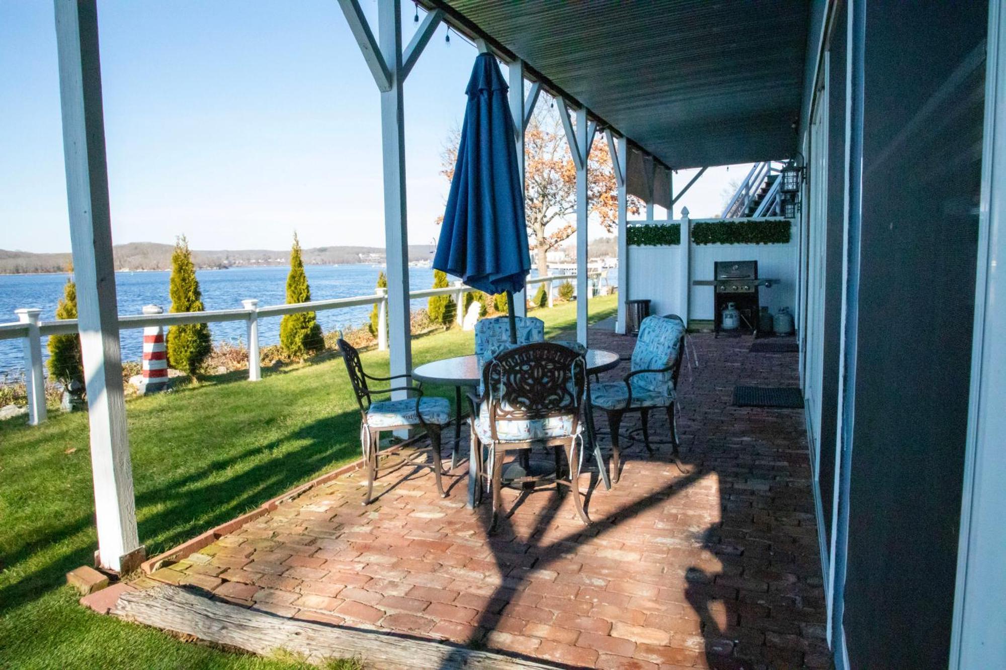 Waterfront Home With A View グロトン エクステリア 写真