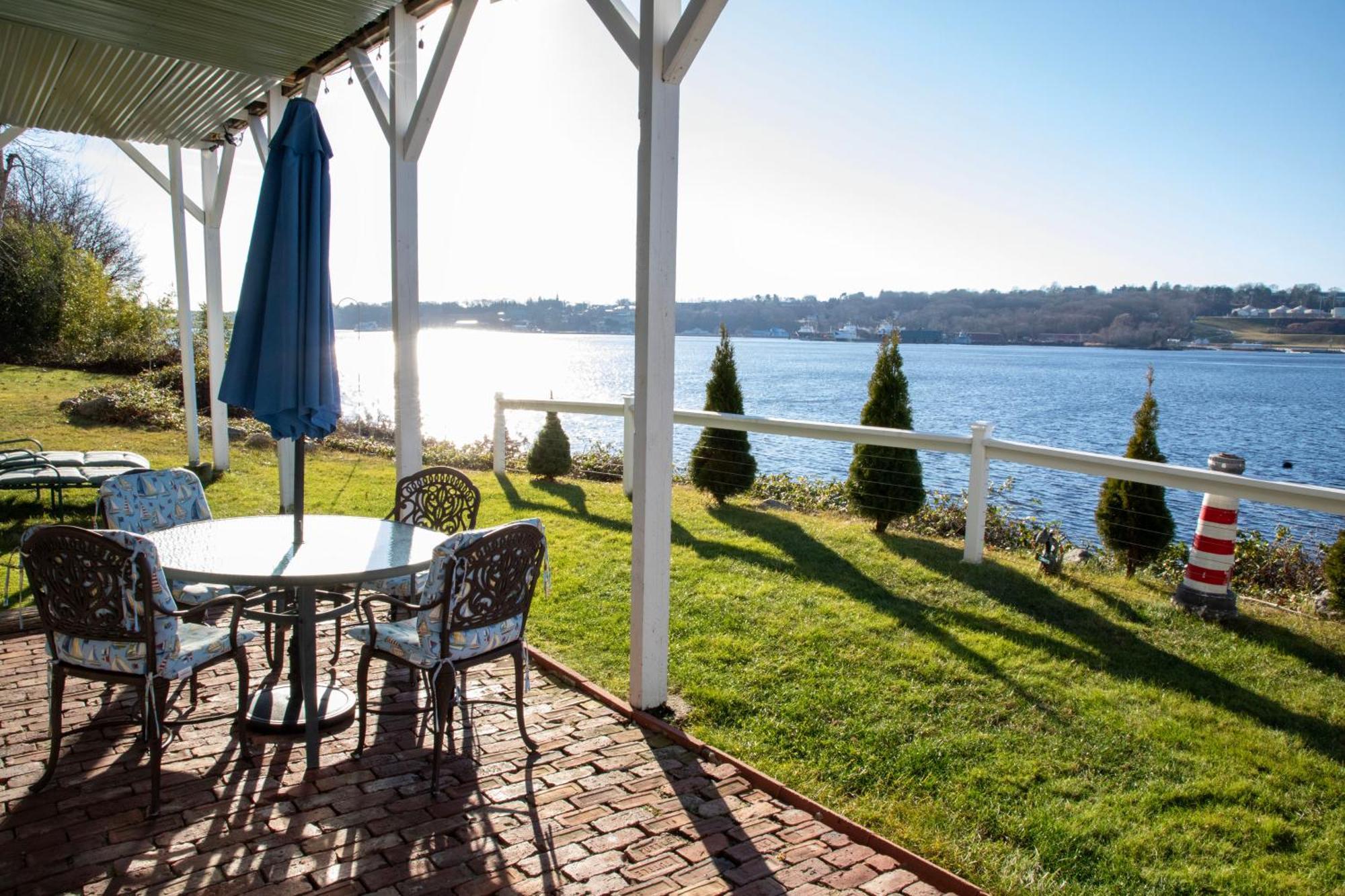 Waterfront Home With A View グロトン エクステリア 写真